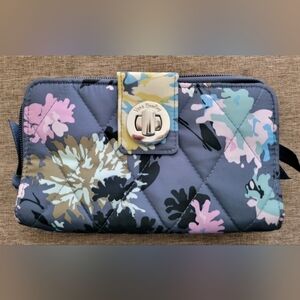 NEW Vera Bradley Chrysanthemum Crush Ultra Light RFID Turnlock Wallet